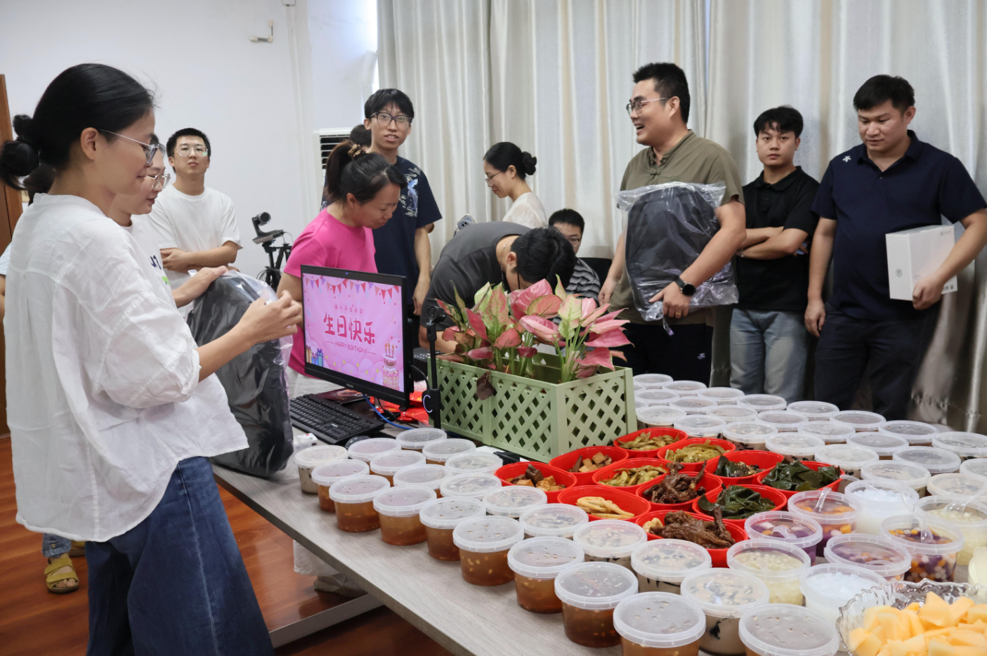以人为本聚力前行｜草莓直播TV成人以暖心企业文化，筑牢草莓视频下载观看行业发展根基